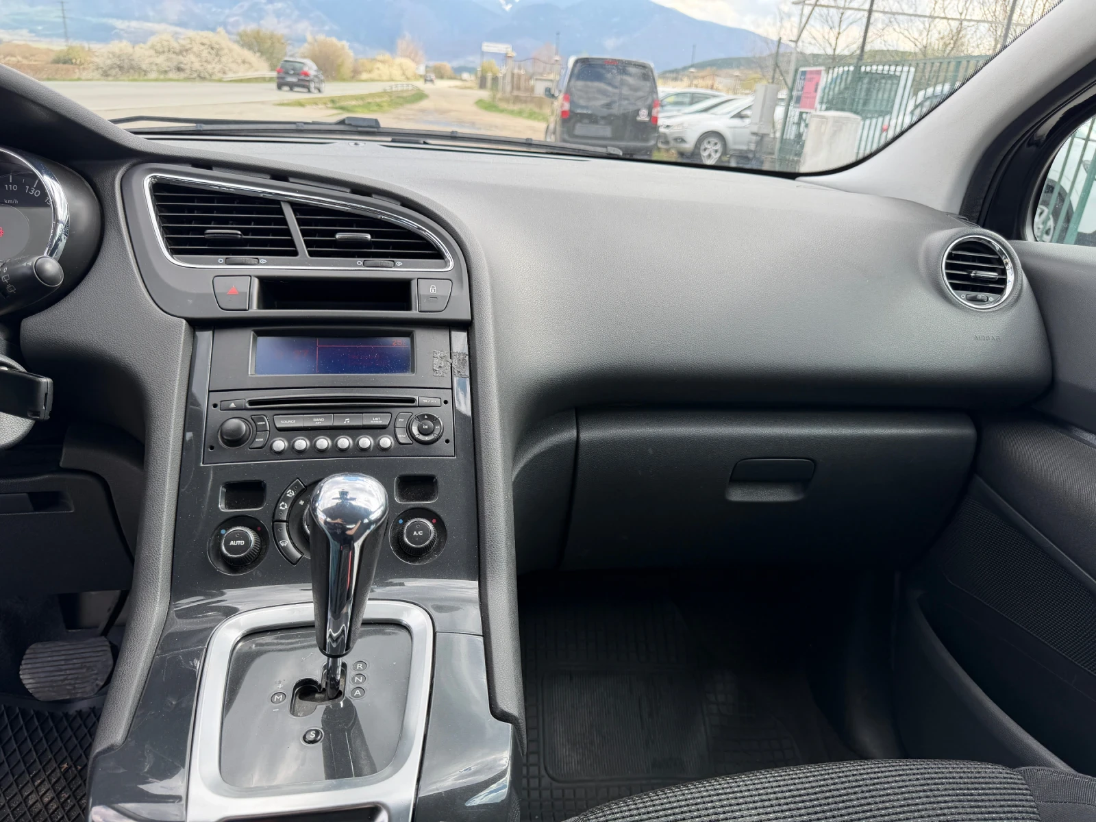 Peugeot 5008 1.6 HDI, снимка 12 - Автомобили и джипове - 52956024
