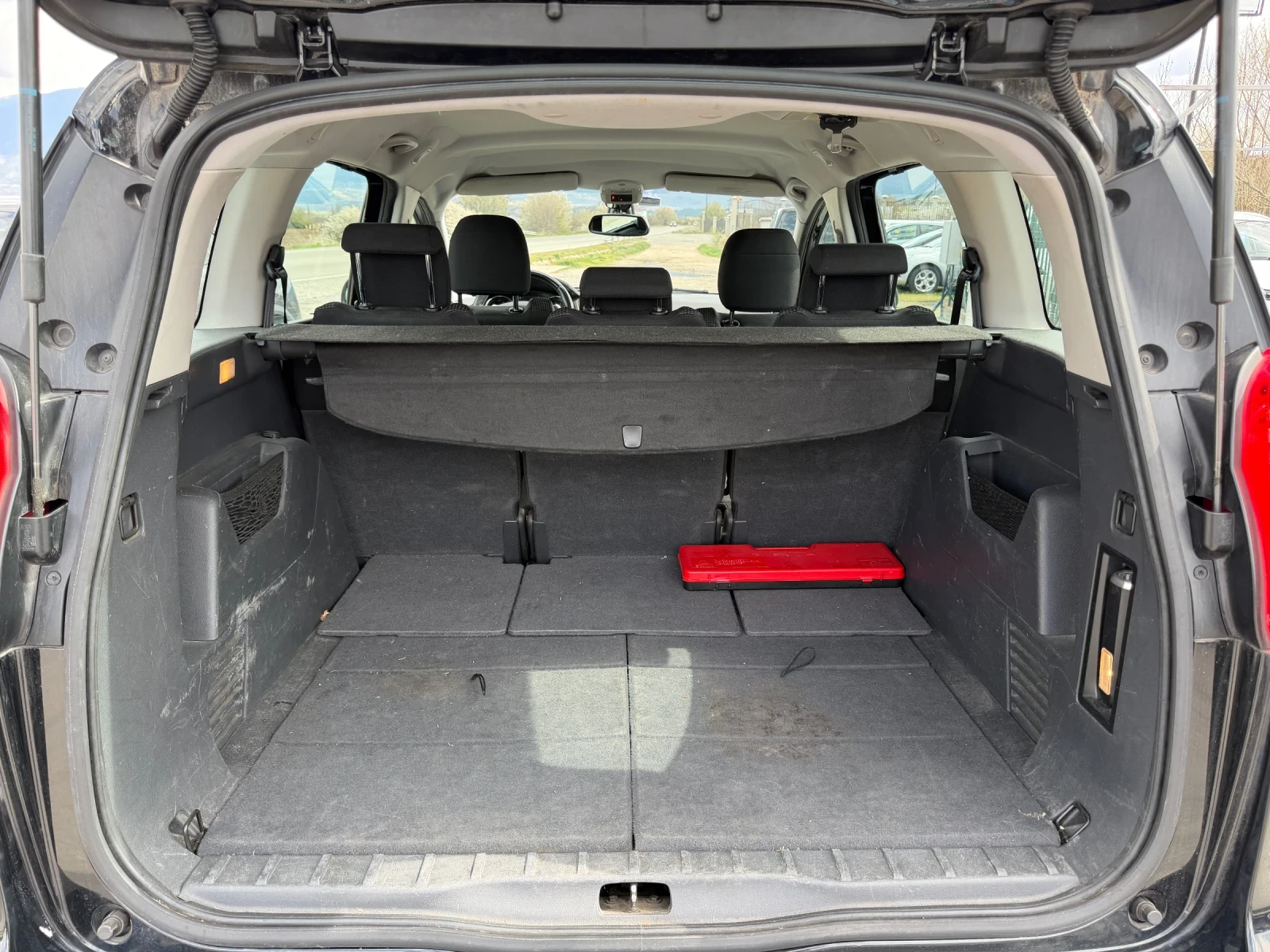 Peugeot 5008 1.6 HDI, снимка 6 - Автомобили и джипове - 52956024