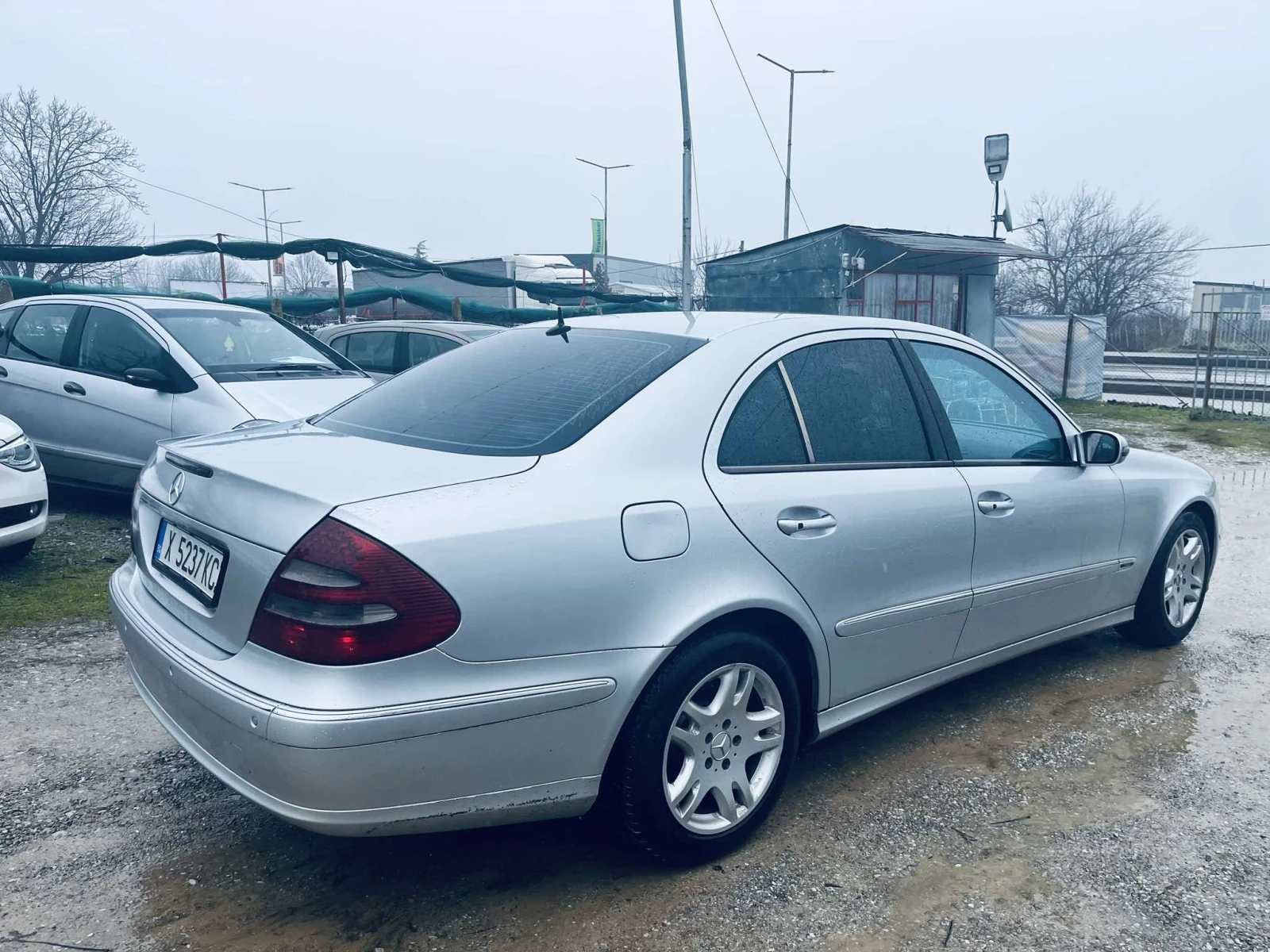 Mercedes-Benz E 320  - изображение 4