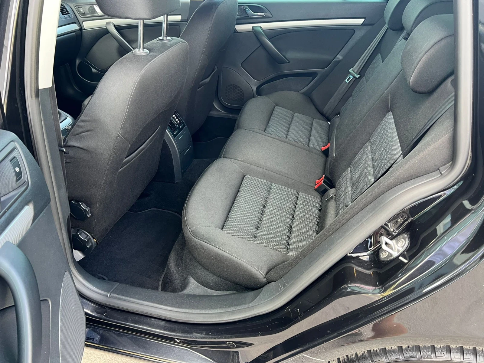 Skoda Octavia 1.6TDI NAVI KLIMATRONIK CRUISE CONTROL EVRO 5A!!!, снимка 16 - Автомобили и джипове - 53745808