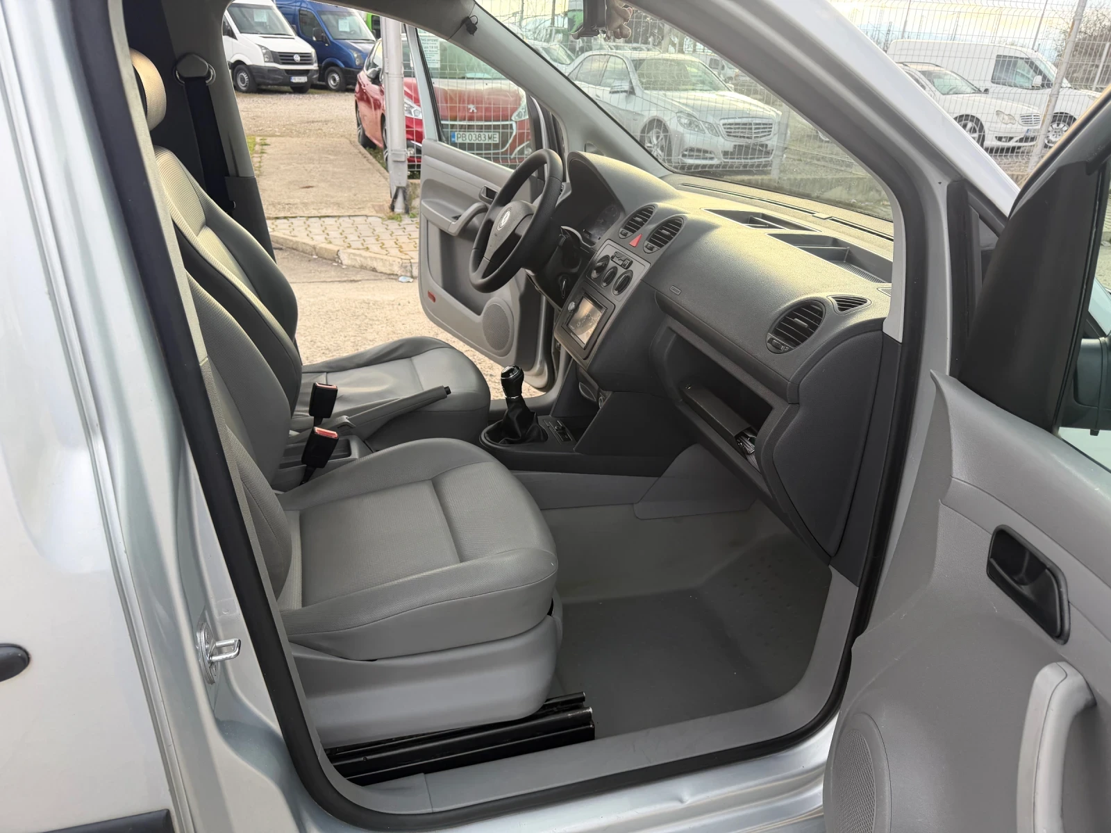 VW Caddy 1.9TDi, 105 к.с., Климатик, снимка 11 - Автомобили и джипове - 54049209