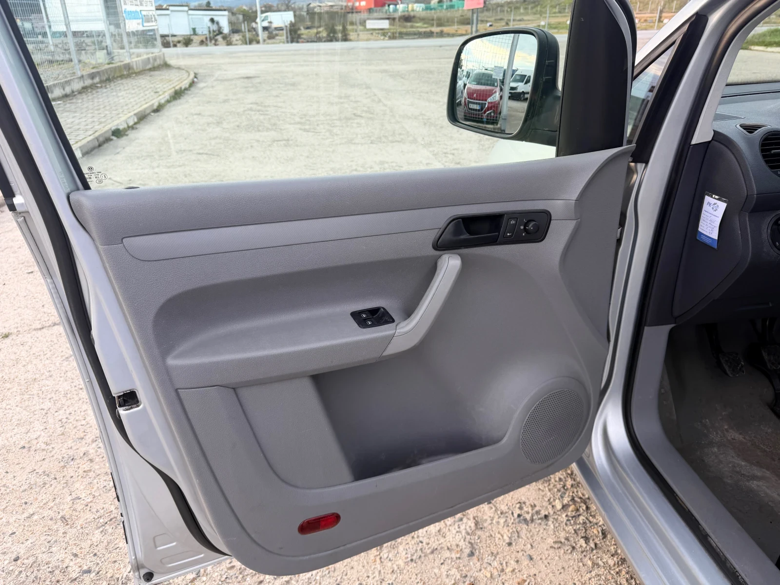 VW Caddy 1.9TDi, 105 к.с., Климатик, снимка 7 - Автомобили и джипове - 54049209