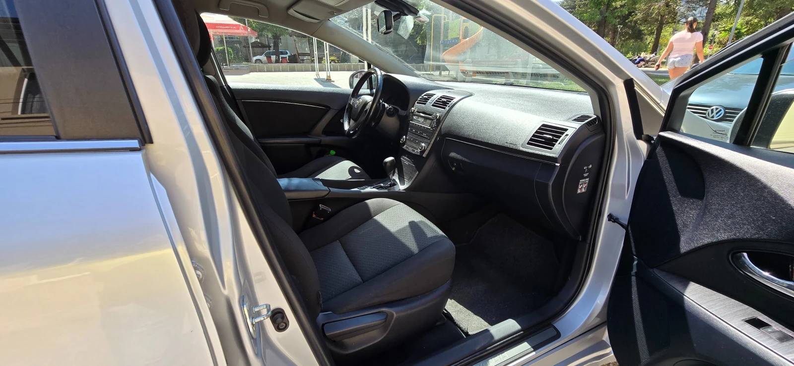 Toyota Avensis, снимка 11 - Автомобили и джипове - 54309643