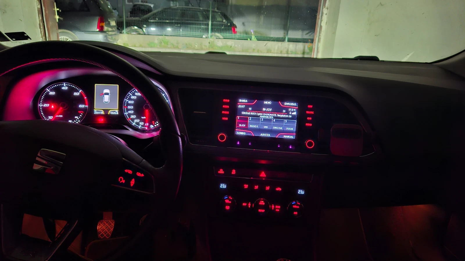 Seat Leon 2.0 TDI FR LED, снимка 8 - Автомобили и джипове - 54315901