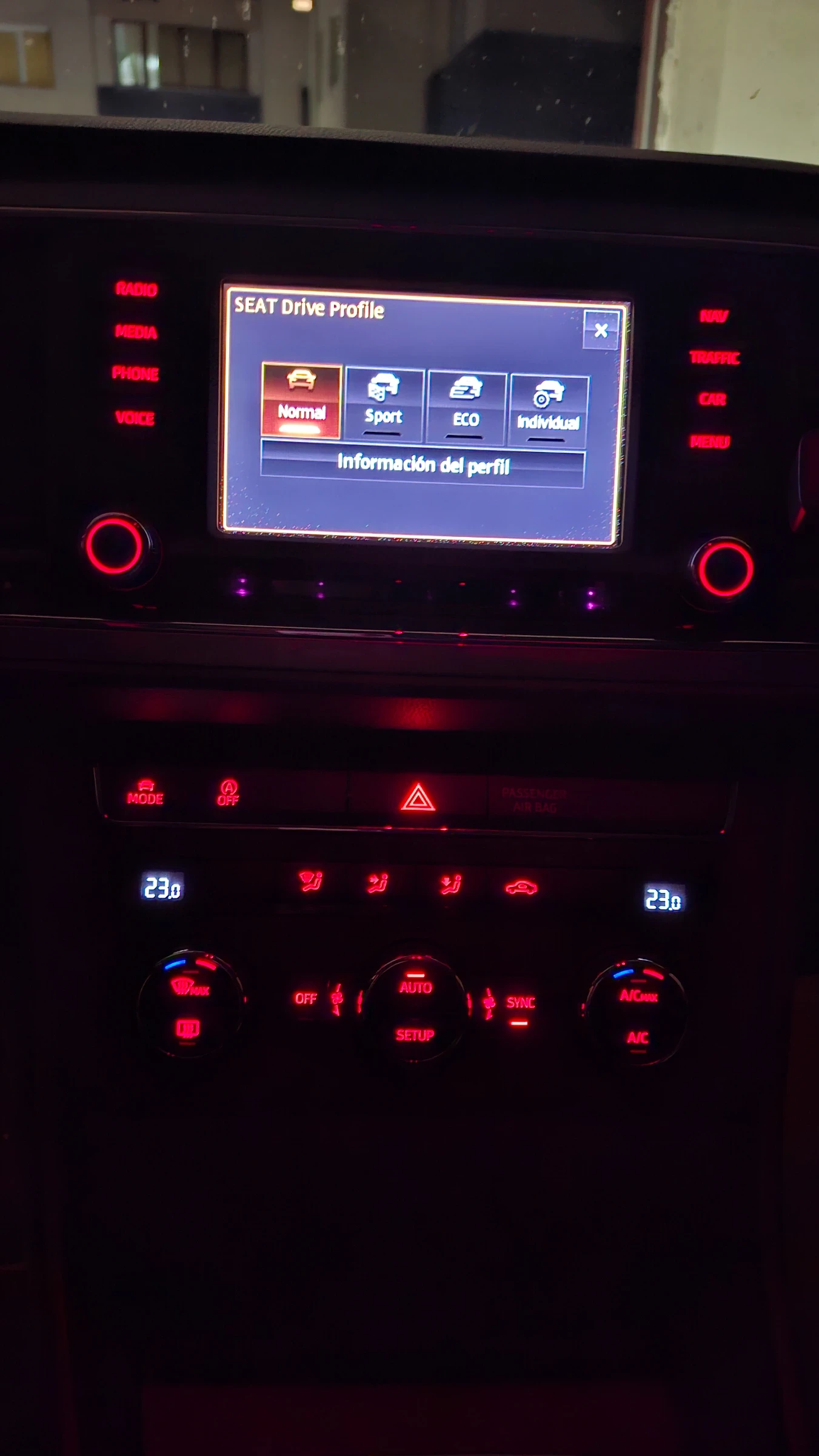 Seat Leon 2.0 TDI FR LED, снимка 9 - Автомобили и джипове - 54315901