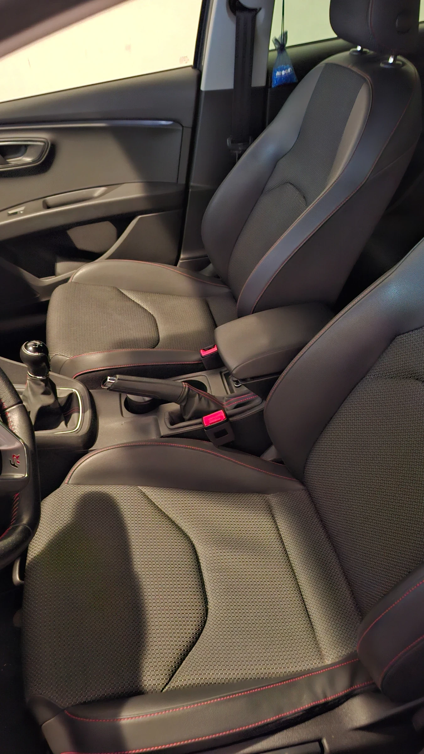 Seat Leon 2.0 TDI FR LED, снимка 11 - Автомобили и джипове - 54315901