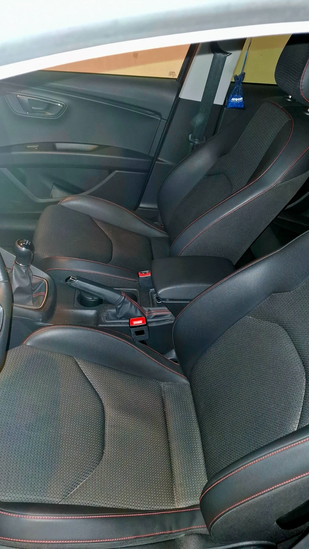 Seat Leon 2.0 TDI FR LED, снимка 10 - Автомобили и джипове - 54315901