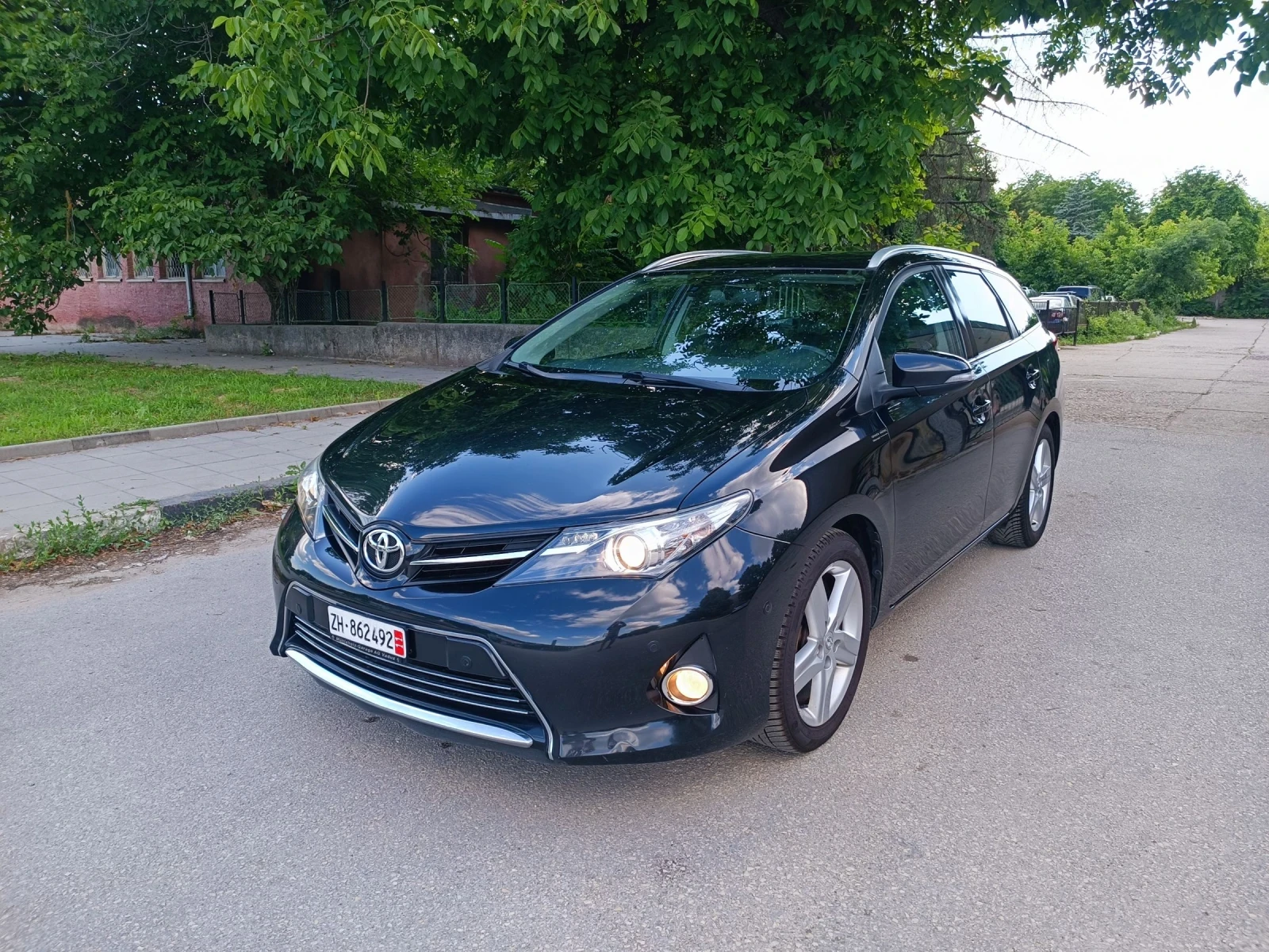 Toyota Auris 1.6i-132кс-ШВЕЙЦАРИЯ-РЪЧКА-6ск-KEYLESS-NAVI, снимка 8 - Автомобили и джипове - 54989390