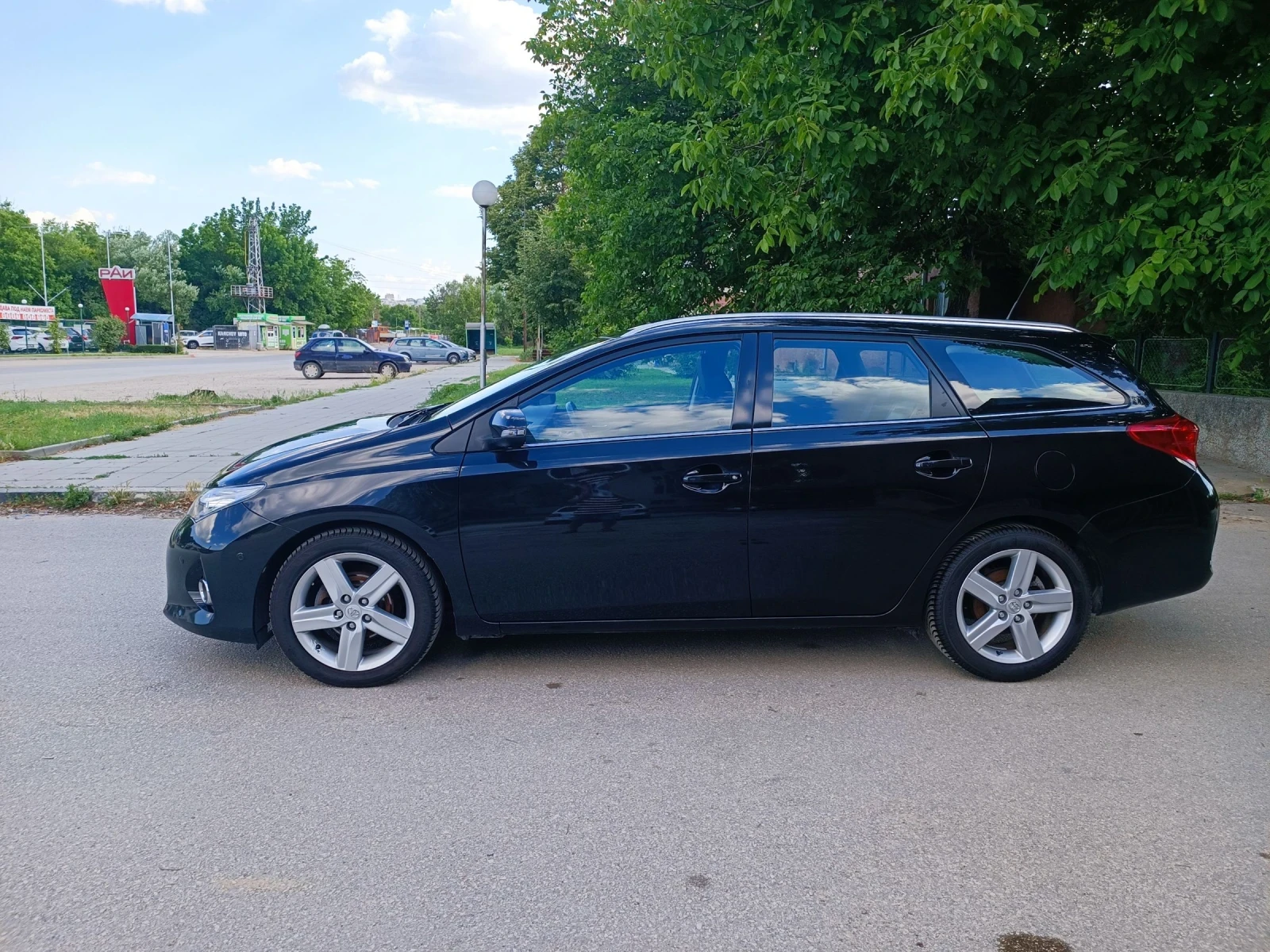 Toyota Auris 1.6i-132кс-ШВЕЙЦАРИЯ-РЪЧКА-6ск-KEYLESS-NAVI, снимка 7 - Автомобили и джипове - 54989390