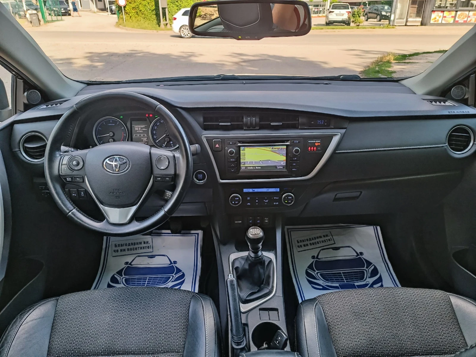 Toyota Auris 1.6i-132кс-ШВЕЙЦАРИЯ-РЪЧКА-6ск-KEYLESS-NAVI, снимка 15 - Автомобили и джипове - 54989390