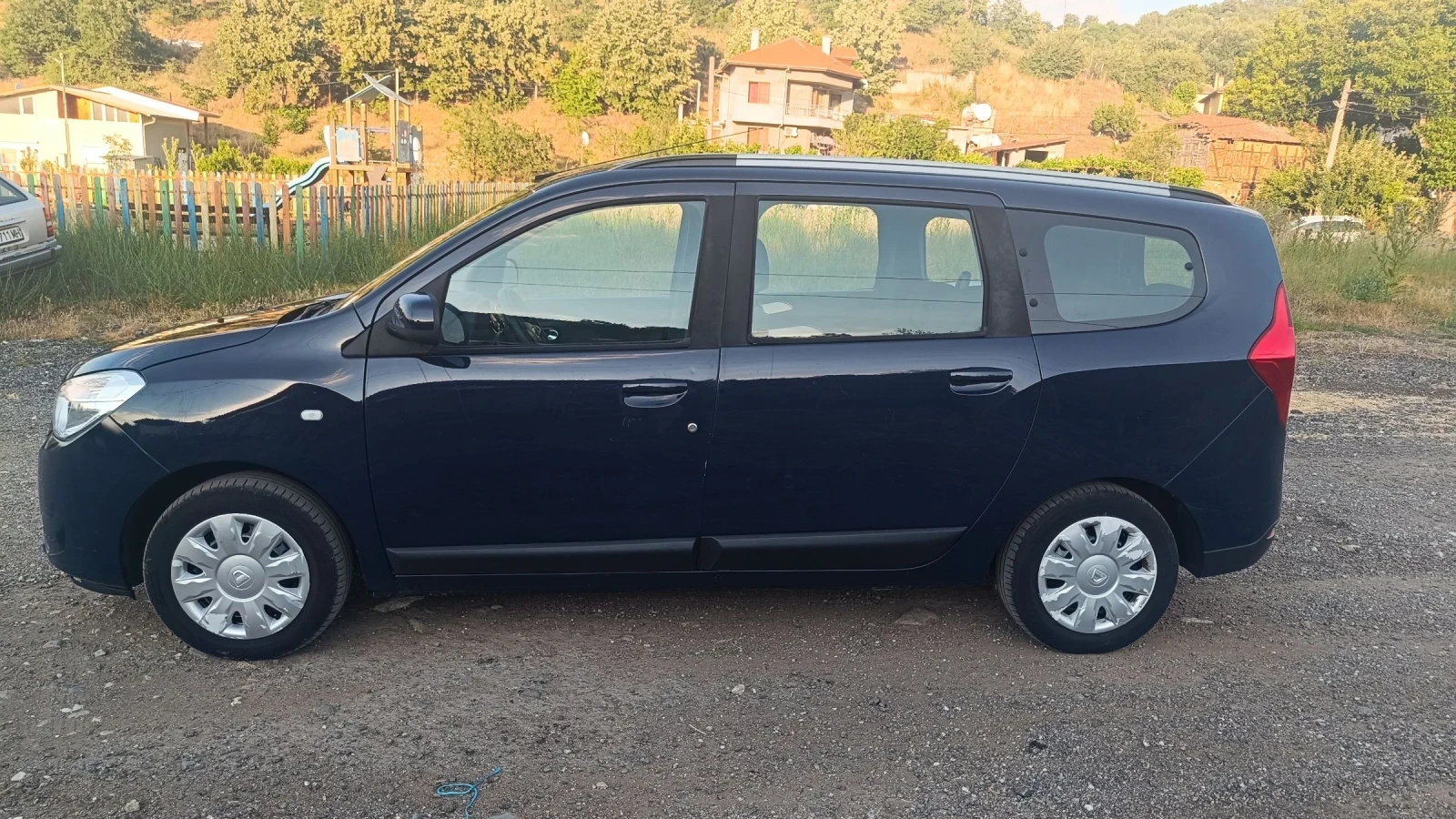 Dacia Lodgy 1.6-102кс 7местна , снимка 3 - Автомобили и джипове - 54991126