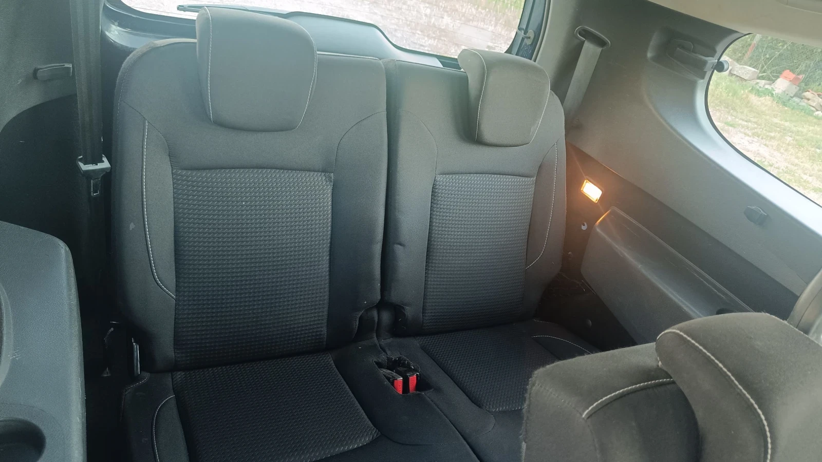 Dacia Lodgy 1.6-102кс 7местна , снимка 9 - Автомобили и джипове - 54991126