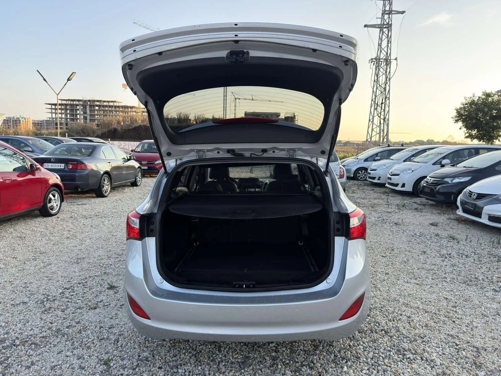 Hyundai I30 1.6i Premium, снимка 8 - Автомобили и джипове - 55304506