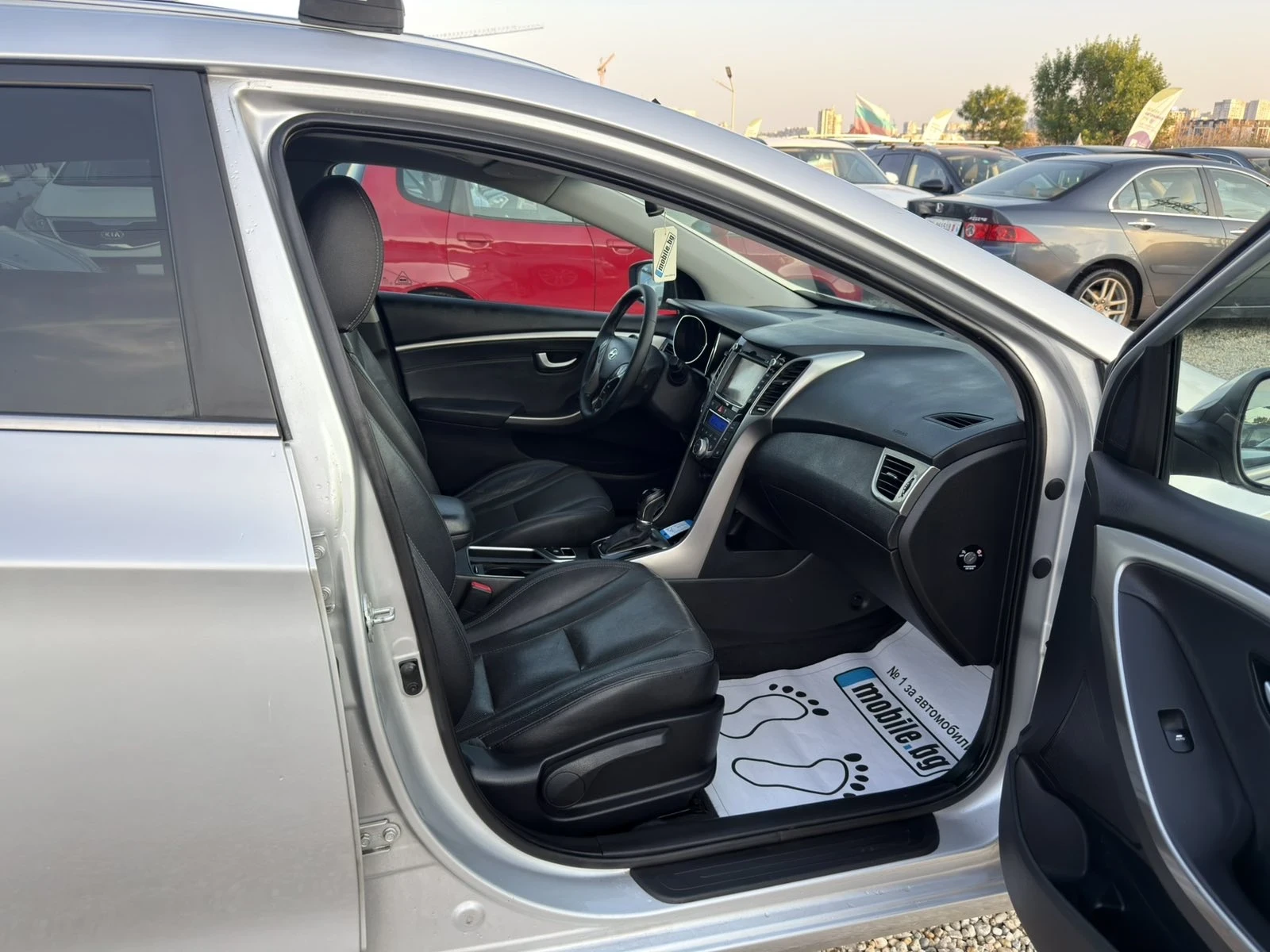 Hyundai I30 1.6i Premium, снимка 13 - Автомобили и джипове - 55304506
