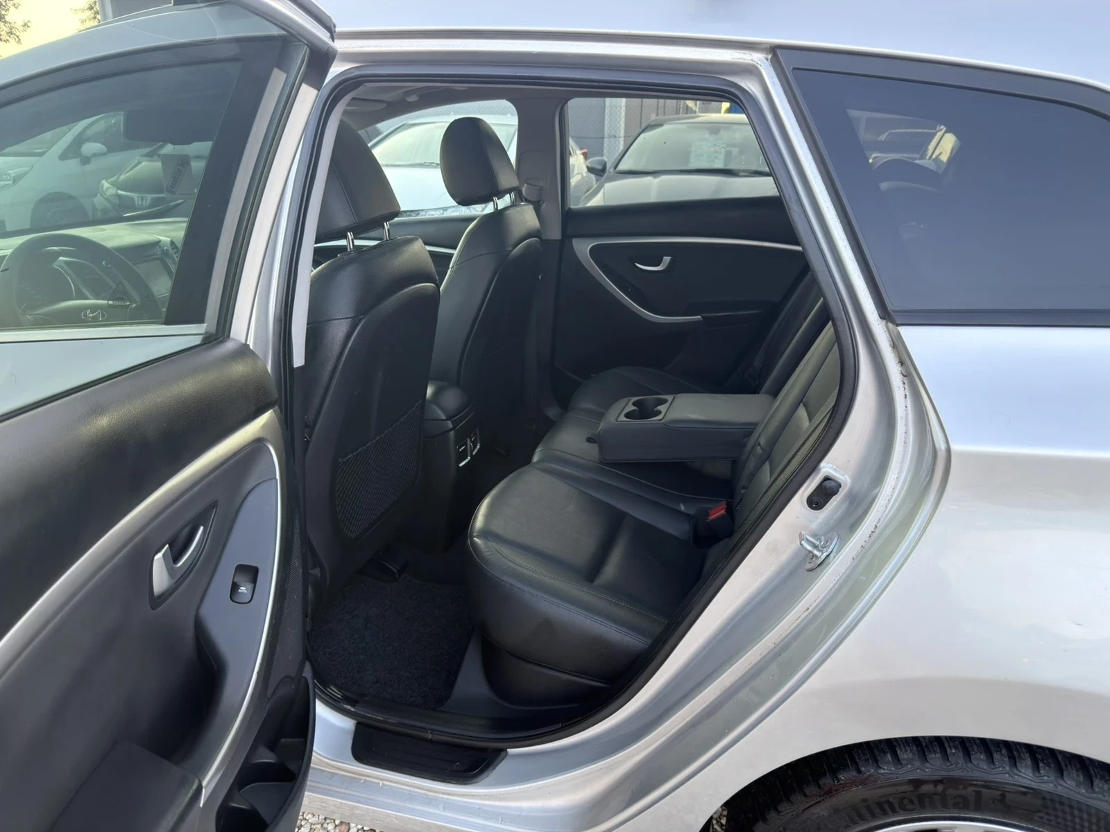 Hyundai I30 1.6i Premium, снимка 14 - Автомобили и джипове - 55304506