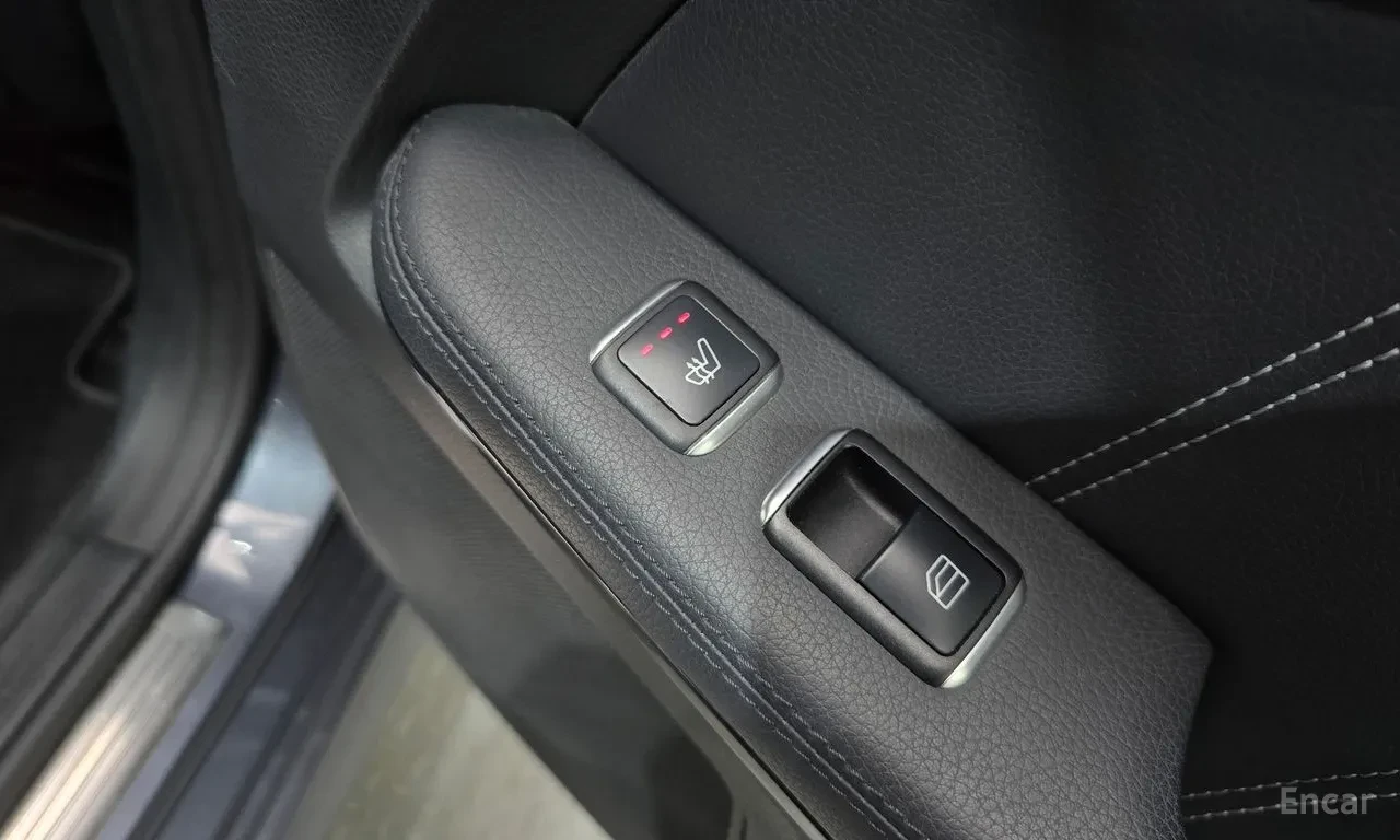 Mercedes-Benz E 300 4MATIC , снимка 13 - Автомобили и джипове - 55475772