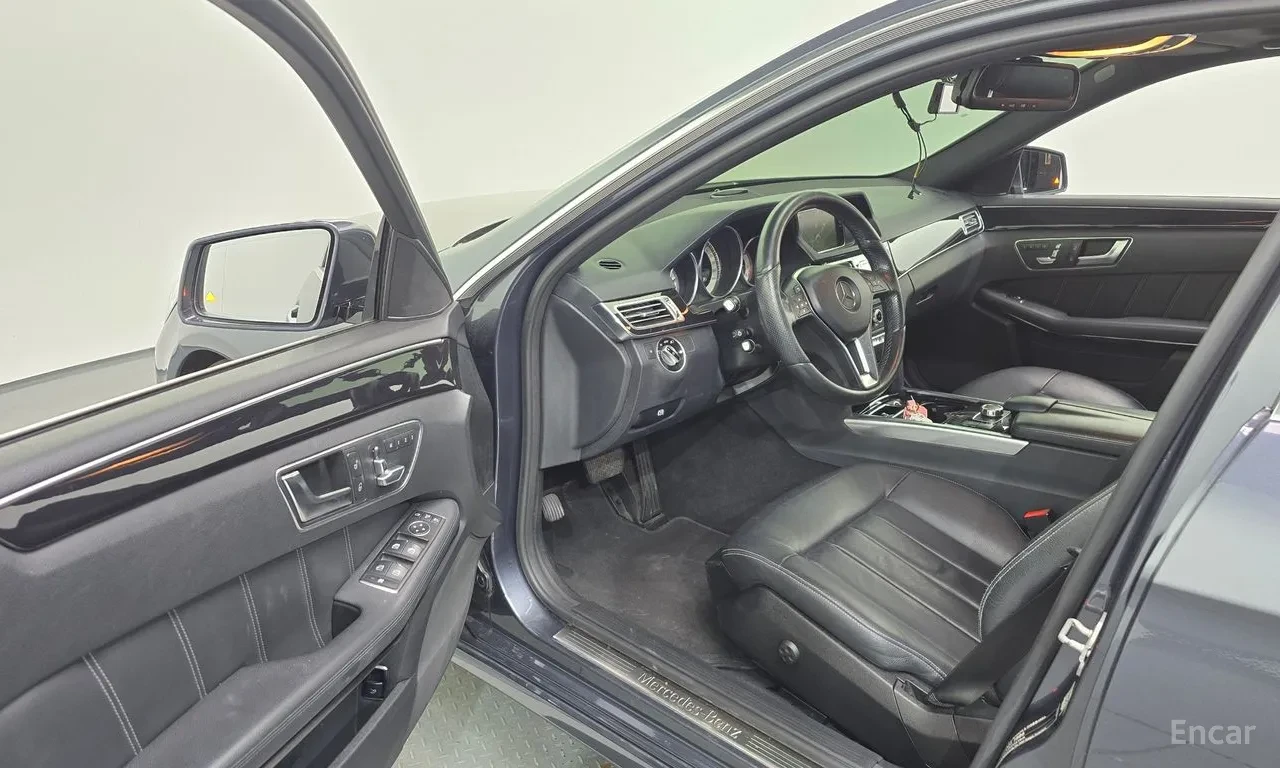Mercedes-Benz E 300 4MATIC , снимка 7 - Автомобили и джипове - 55475772