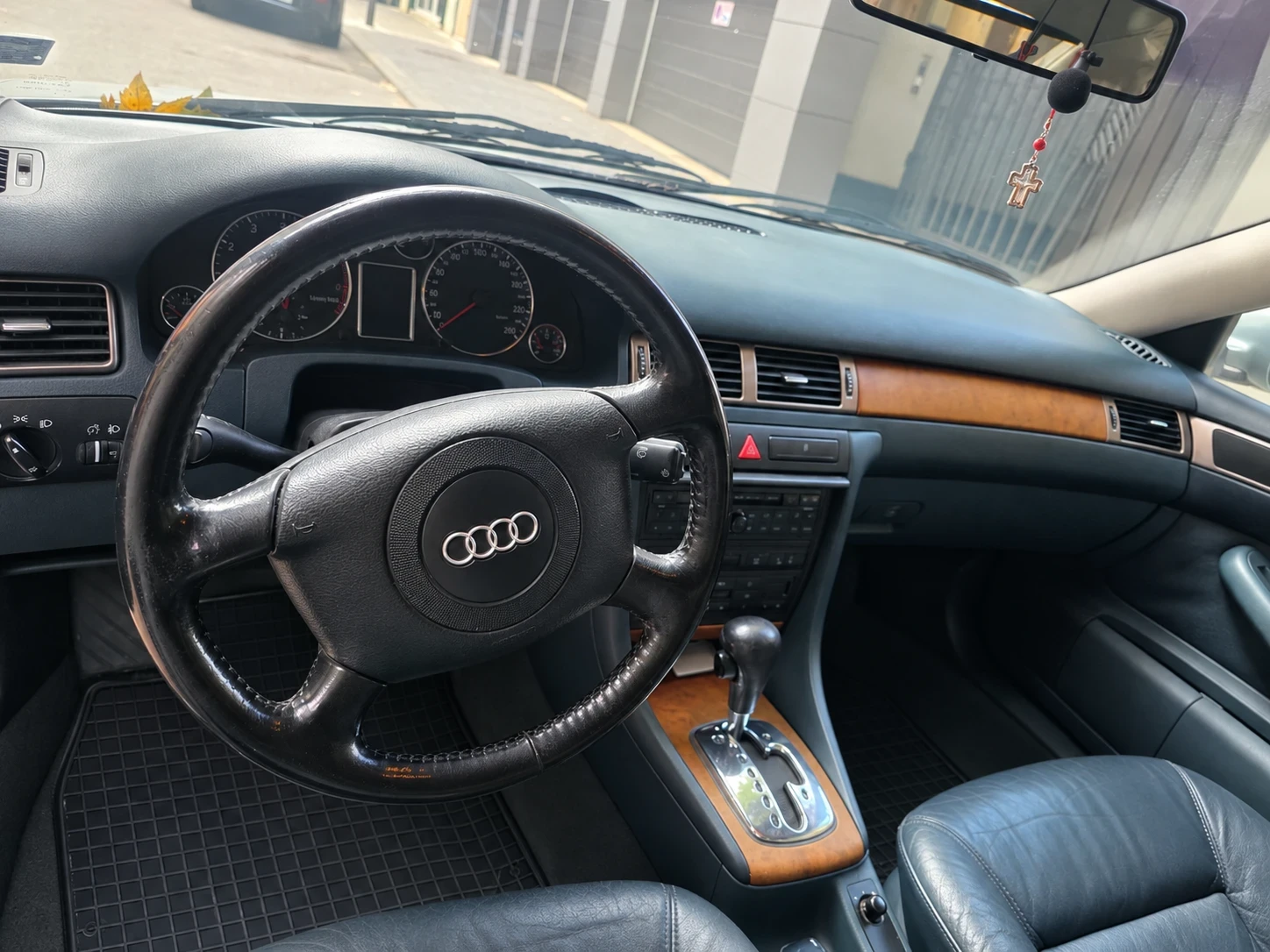 Audi A6 2.4 Benzin/Gas, снимка 5 - Автомобили и джипове - 56620292