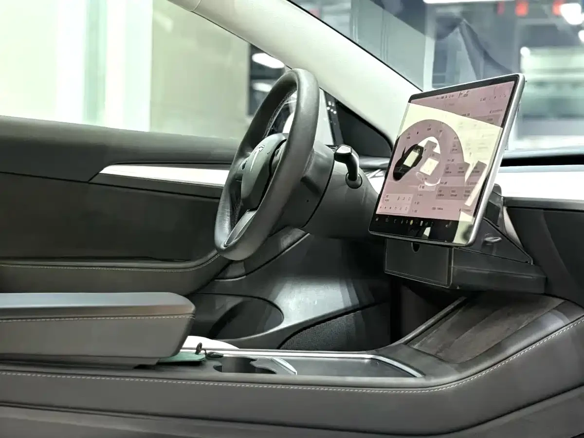 Tesla Model 3 HIGH PERFORMANCE* AWD* LED* ADAPTIVE ACC* PANO* КР, снимка 5 - Автомобили и джипове - 56659228