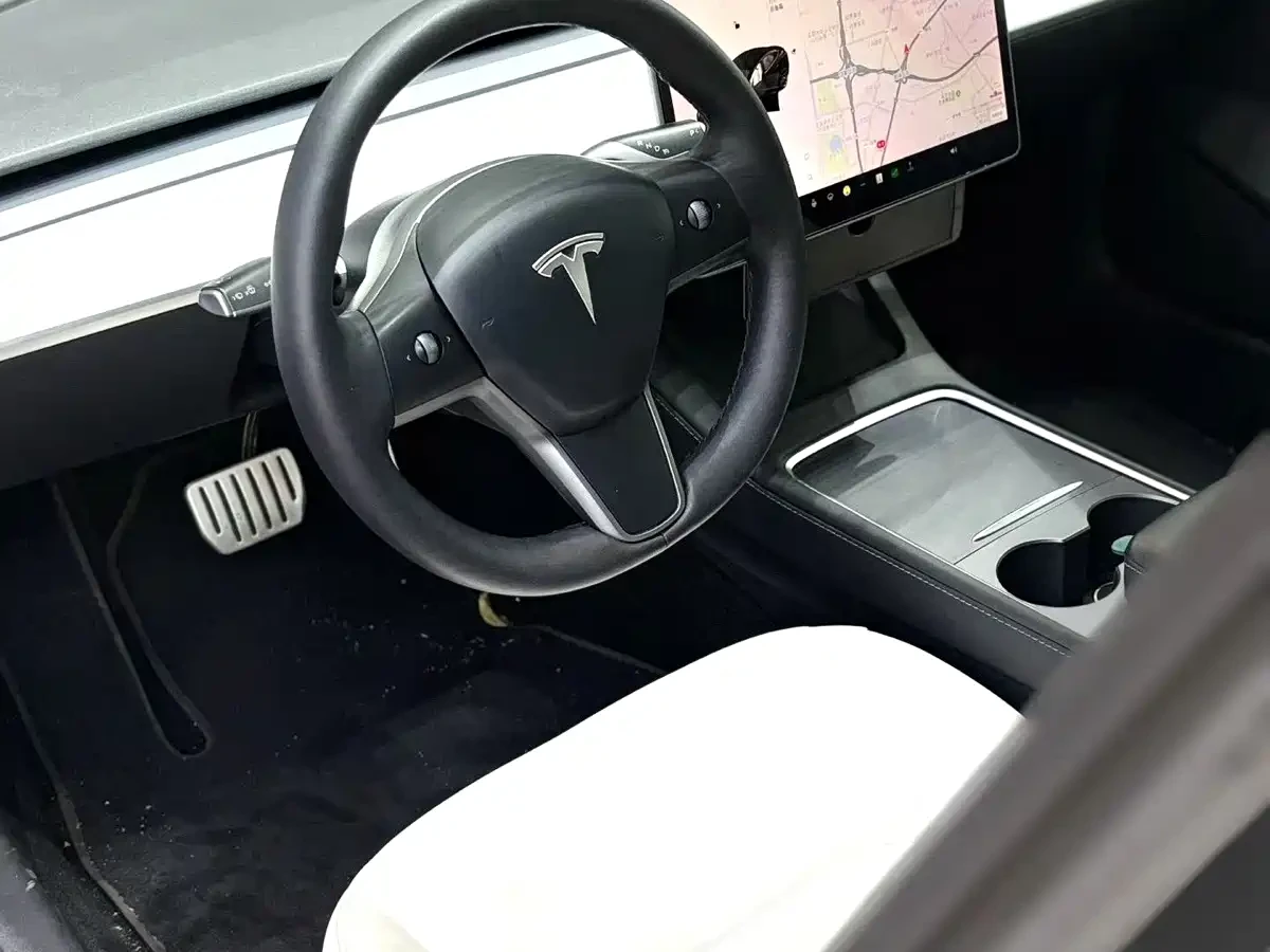 Tesla Model 3 HIGH PERFORMANCE* AWD* LED* ADAPTIVE ACC* PANO* КР, снимка 4 - Автомобили и джипове - 56659228