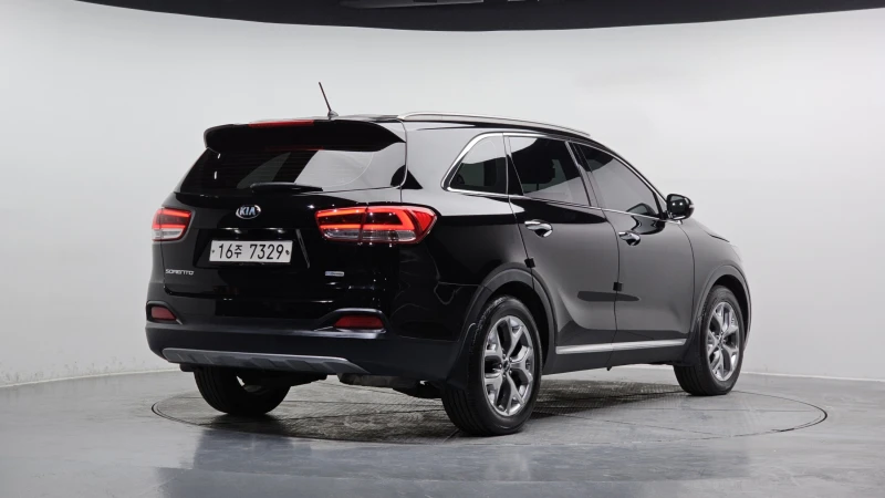 Kia Sorento 2.0 CRDI / АВТОМАТИК / СЕРВИЗНА ИСТОРИЯ !!!, снимка 2 - Автомобили и джипове - 53356178