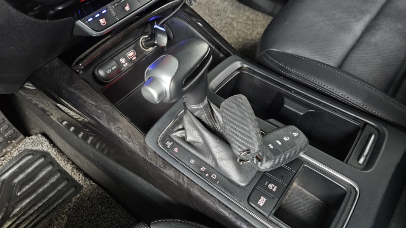 Kia Sorento 2.0 CRDI / АВТОМАТИК / СЕРВИЗНА ИСТОРИЯ !!!, снимка 13 - Автомобили и джипове - 53356178