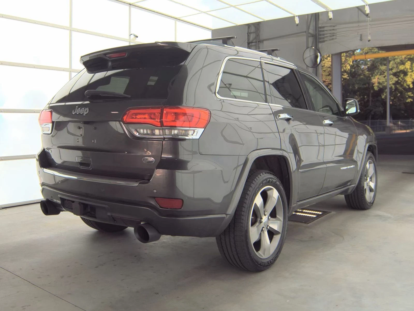 Jeep Grand cherokee Overland* 5.7HEMI* 8ZF* 4x4* Keyless* Обдух* Пано* - изображение 3