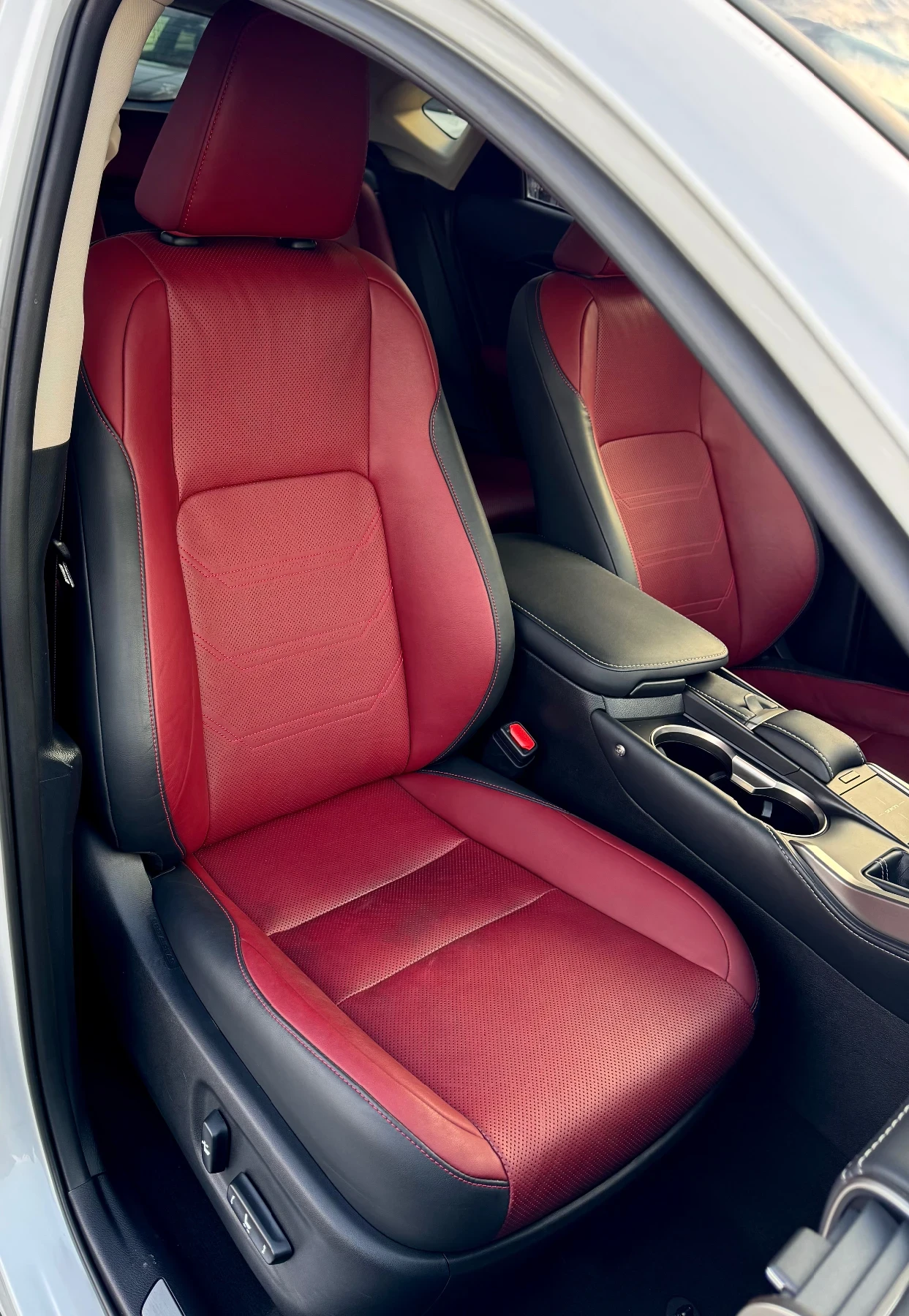 Lexus NX 300h LUXURY / CARTIER / НАЛИЧЕН - изображение 10