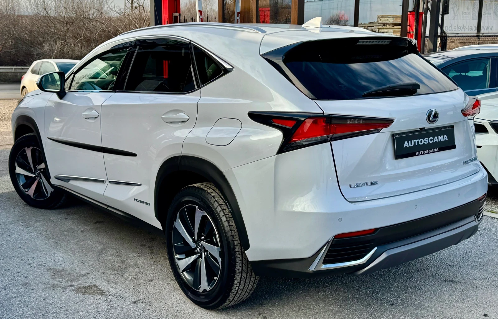 Lexus NX 300h LUXURY / CARTIER / НАЛИЧЕН - изображение 4