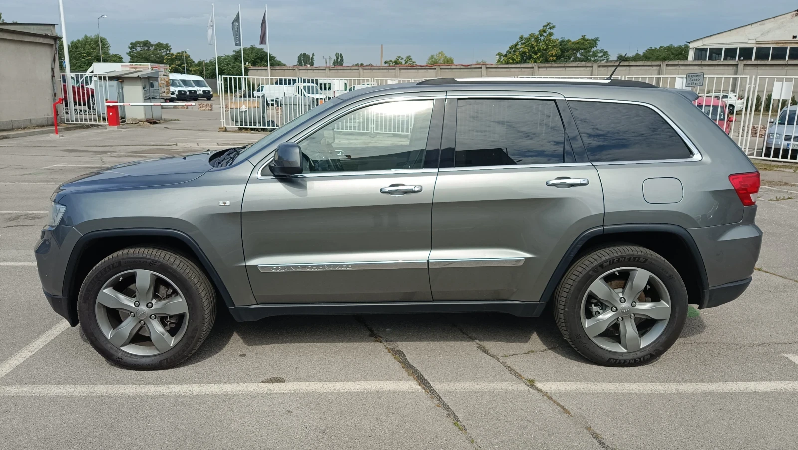 Jeep Grand cherokee OVERLAND 3.0 CRD 241 hp AT5 4x4 , снимка 3 - Автомобили и джипове - 55649880
