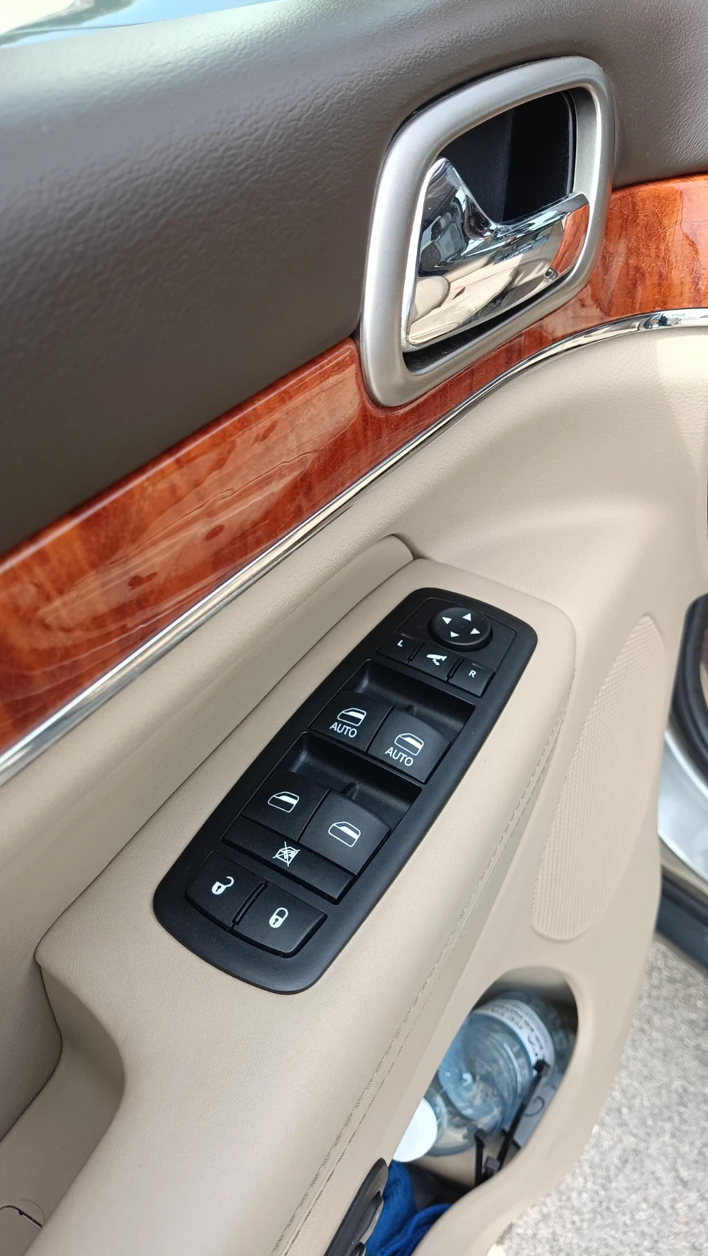 Jeep Grand cherokee OVERLAND 3.0 CRD 241 hp AT5 4x4 , снимка 15 - Автомобили и джипове - 55649880
