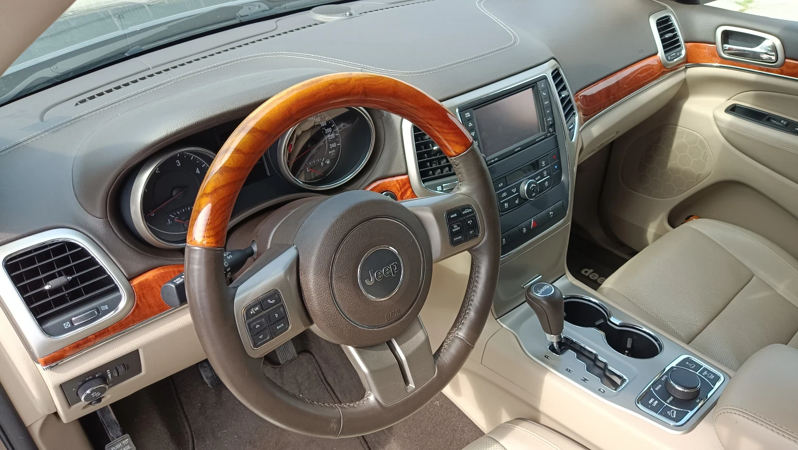 Jeep Grand cherokee OVERLAND 3.0 CRD 241 hp AT5 4x4 , снимка 8 - Автомобили и джипове - 55649880