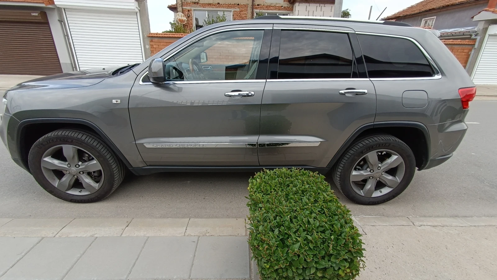 Jeep Grand cherokee От България OVERLAND 3.0 CRD 241 hp AT5 4x4 , снимка 2 - Автомобили и джипове - 56249236