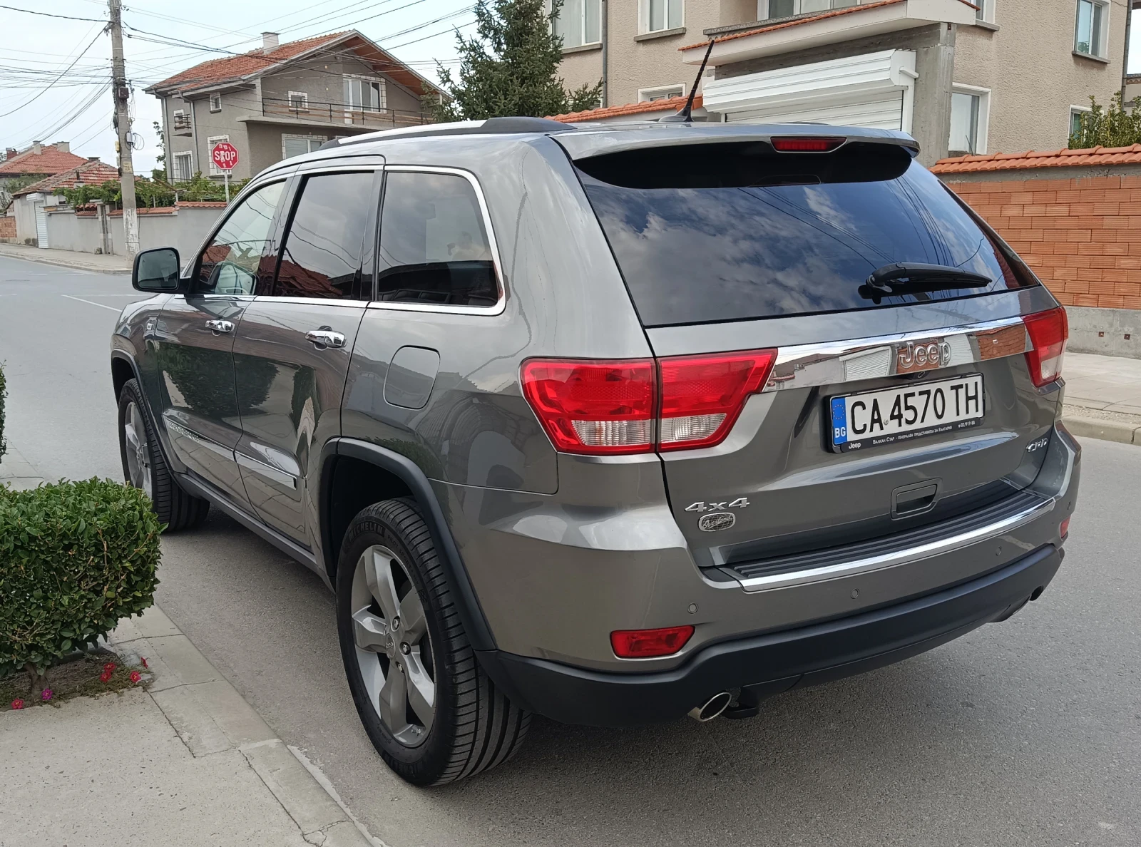 Jeep Grand cherokee От България OVERLAND 3.0 CRD 241 hp AT5 4x4 , снимка 3 - Автомобили и джипове - 56249236
