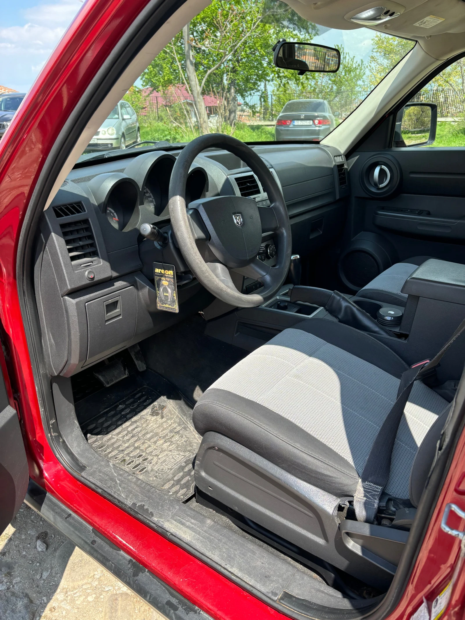 Dodge Nitro, снимка 8 - Автомобили и джипове - 56335234