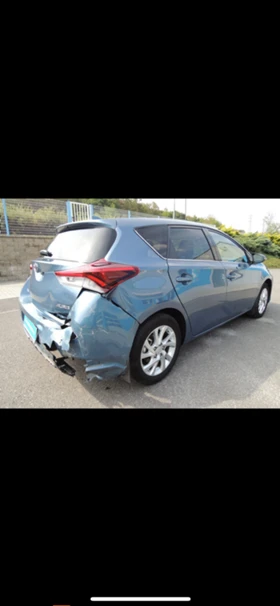     Toyota Auris HYBRID 2   