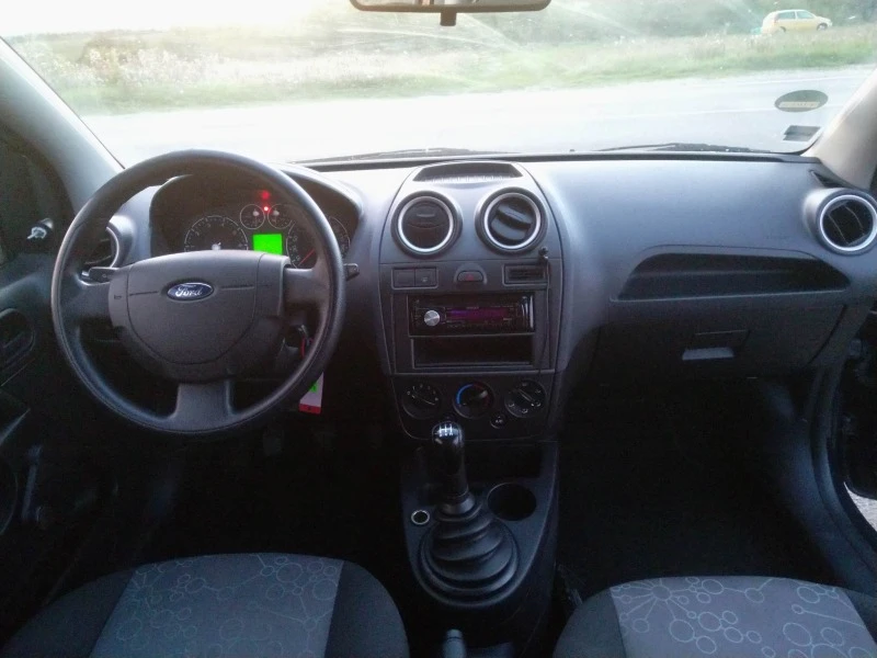 Ford Fiesta 1.3i klima, снимка 7 - Автомобили и джипове - 47539906