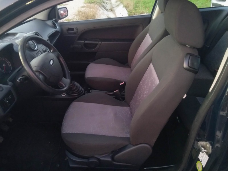 Ford Fiesta 1.3i klima, снимка 8 - Автомобили и джипове - 45022474