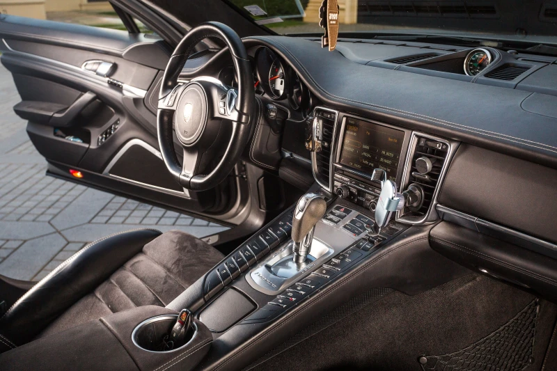 Porsche Panamera GTS /EXECUTIVE/TV-DVD/CERAMIC/PDK/Burmester/, снимка 12 - Автомобили и джипове - 52284742