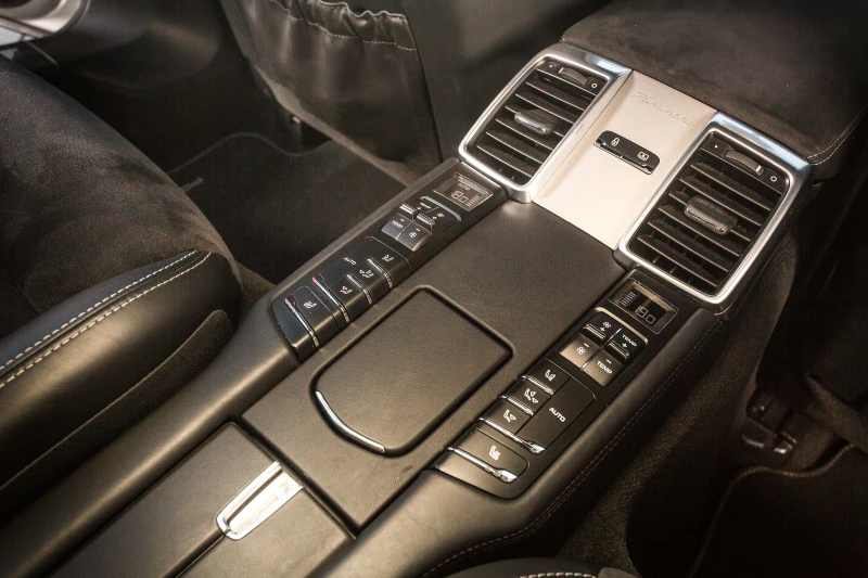Porsche Panamera GTS /EXECUTIVE/TV-DVD/CERAMIC/PDK/Burmester/, снимка 14 - Автомобили и джипове - 52284742