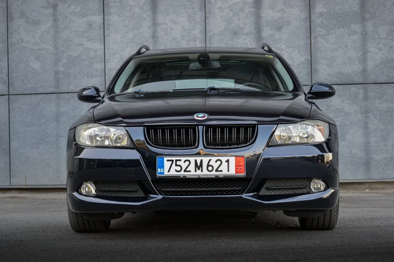 BMW 320 Голяма навигаци/НАПЪЛНО ОБСЛУЖЕНА, снимка 2 - Автомобили и джипове - 51303722