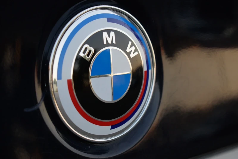 BMW 320 Голяма навигаци/НАПЪЛНО ОБСЛУЖЕНА, снимка 12 - Автомобили и джипове - 51303722