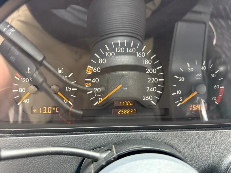 Mercedes-Benz C 240 V 6, снимка 10 - Автомобили и джипове - 52362556