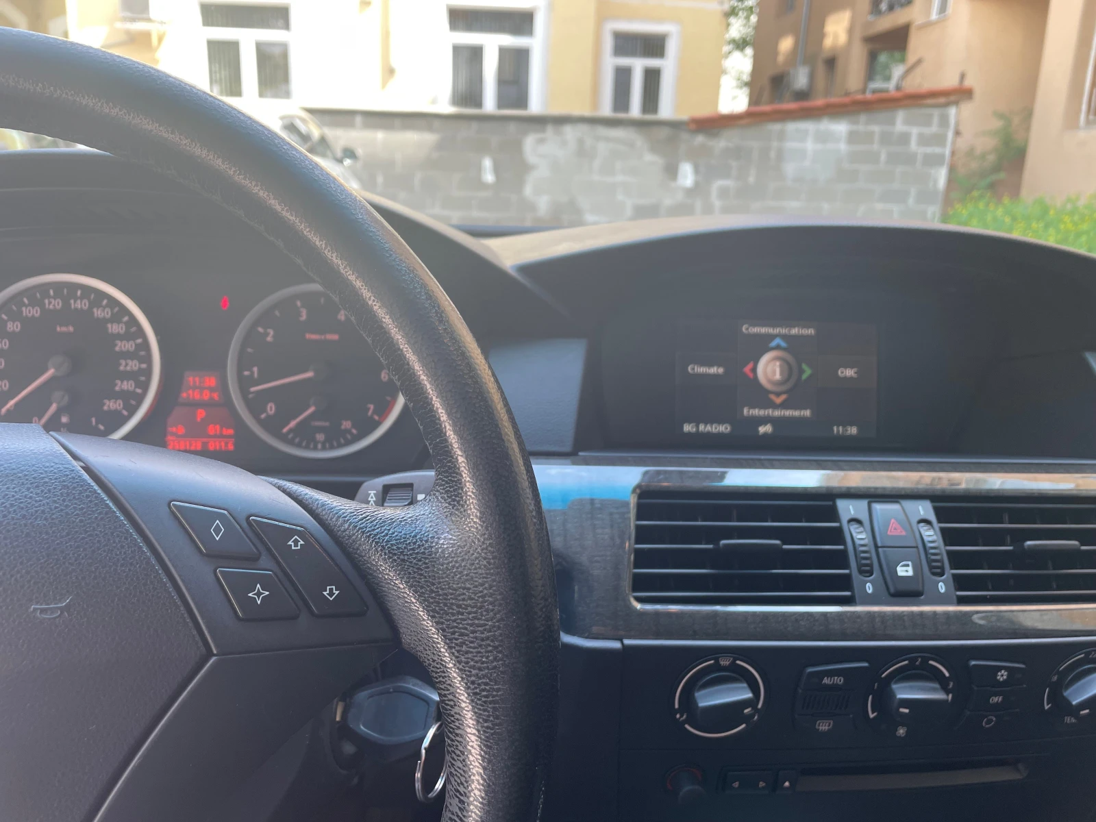 BMW 520  - изображение 6