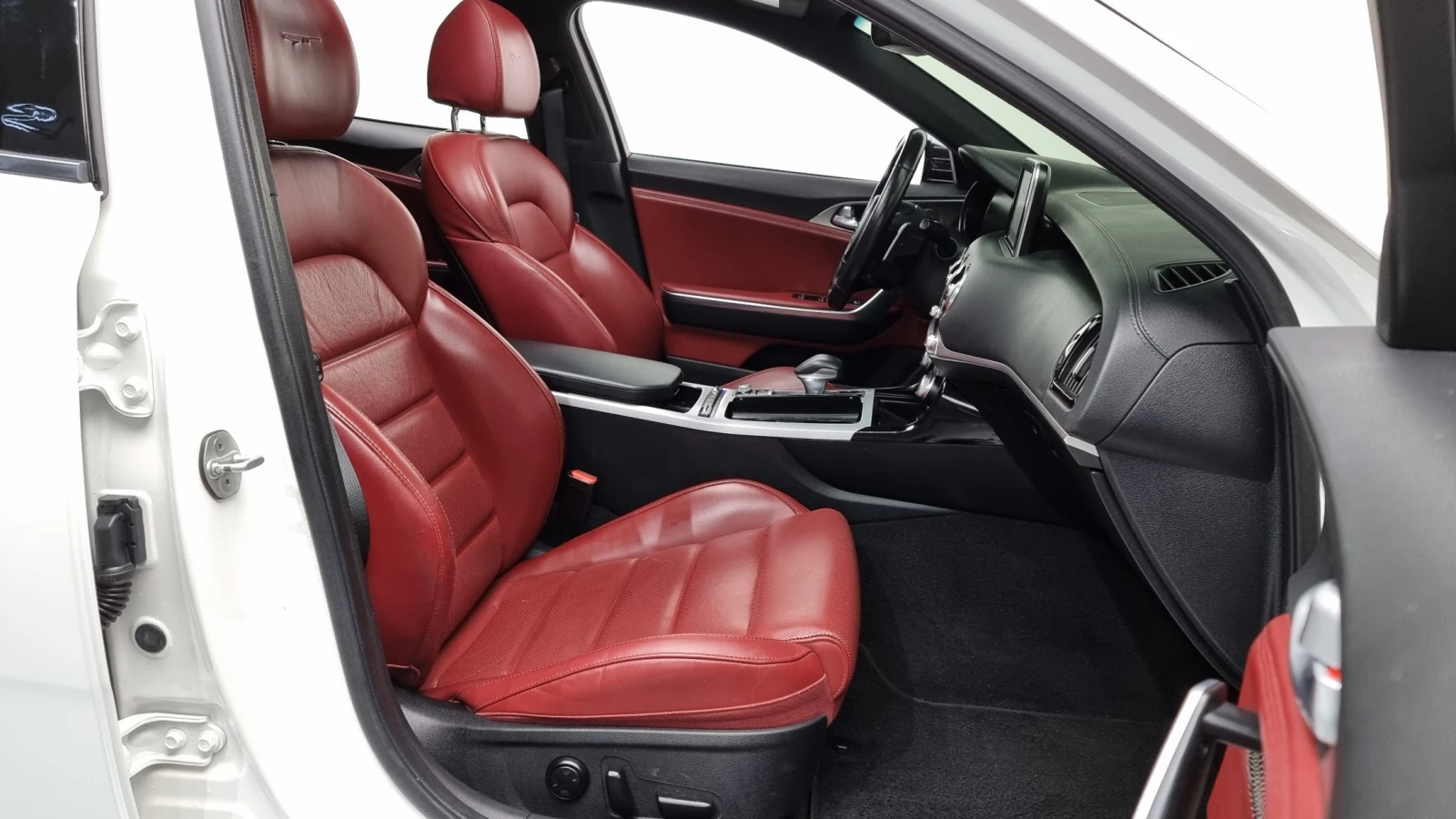 Kia Stinger 3.3T AWD GT - изображение 10