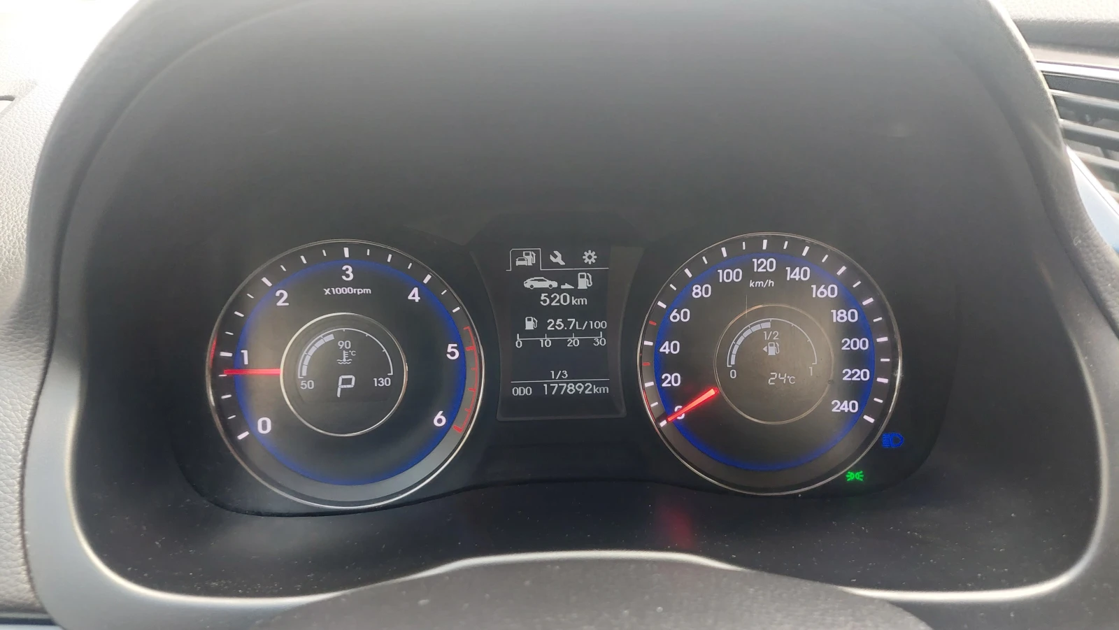 Hyundai I40 1.7 NAVI-ТОП, снимка 13 - Автомобили и джипове - 54957313