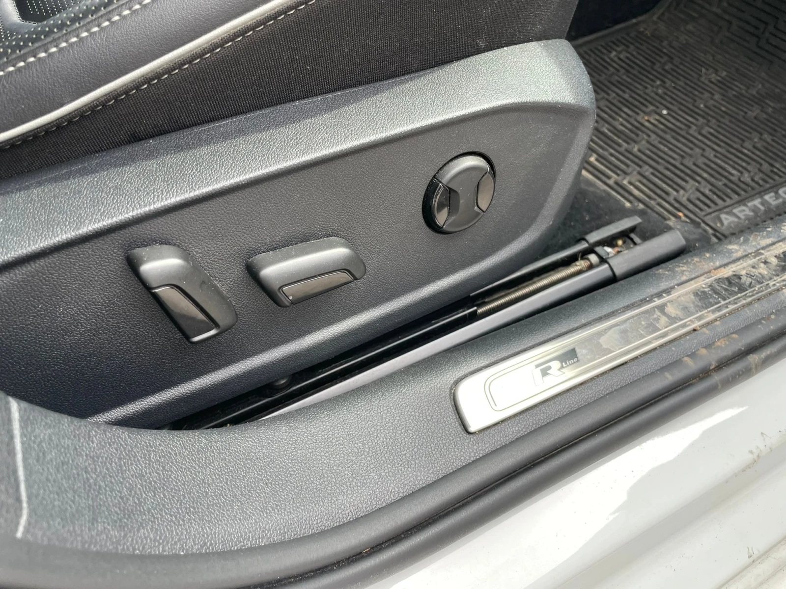 VW Arteon / 360 / DISTRONIC / DYNAUDIO / ОБДУХВАНЕ , снимка 13 - Автомобили и джипове - 55948323