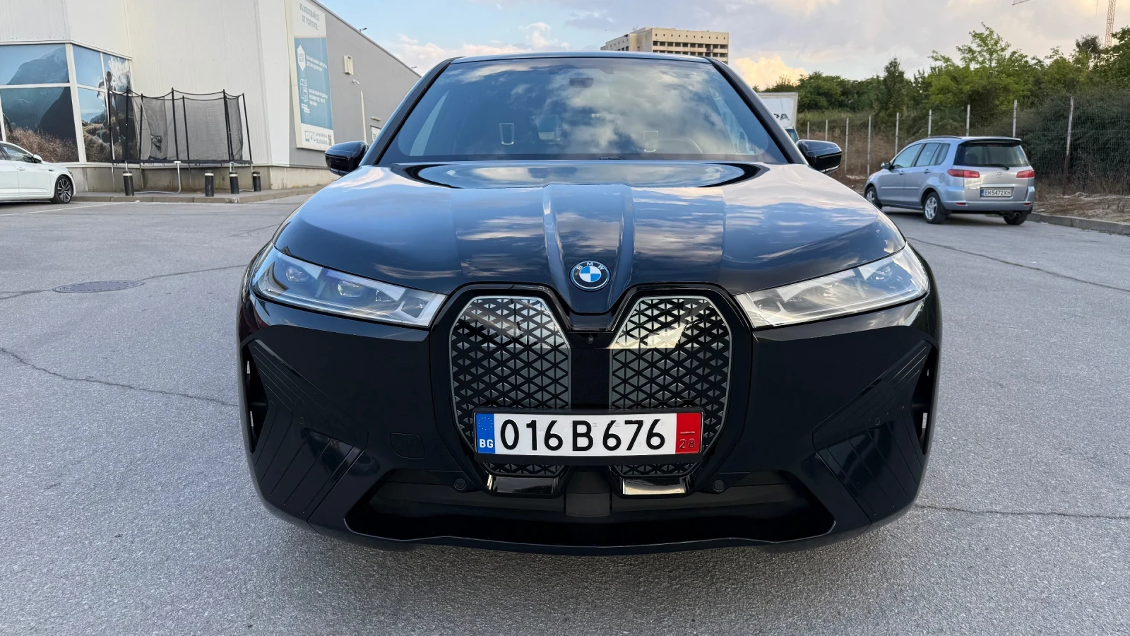 BMW iX 40xDrive LASER PANO HEADUP 360, снимка 6 - Автомобили и джипове - 56066355
