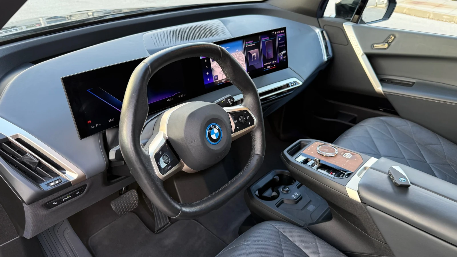 BMW iX 40xDrive LASER PANO HEADUP 360, снимка 13 - Автомобили и джипове - 56066355