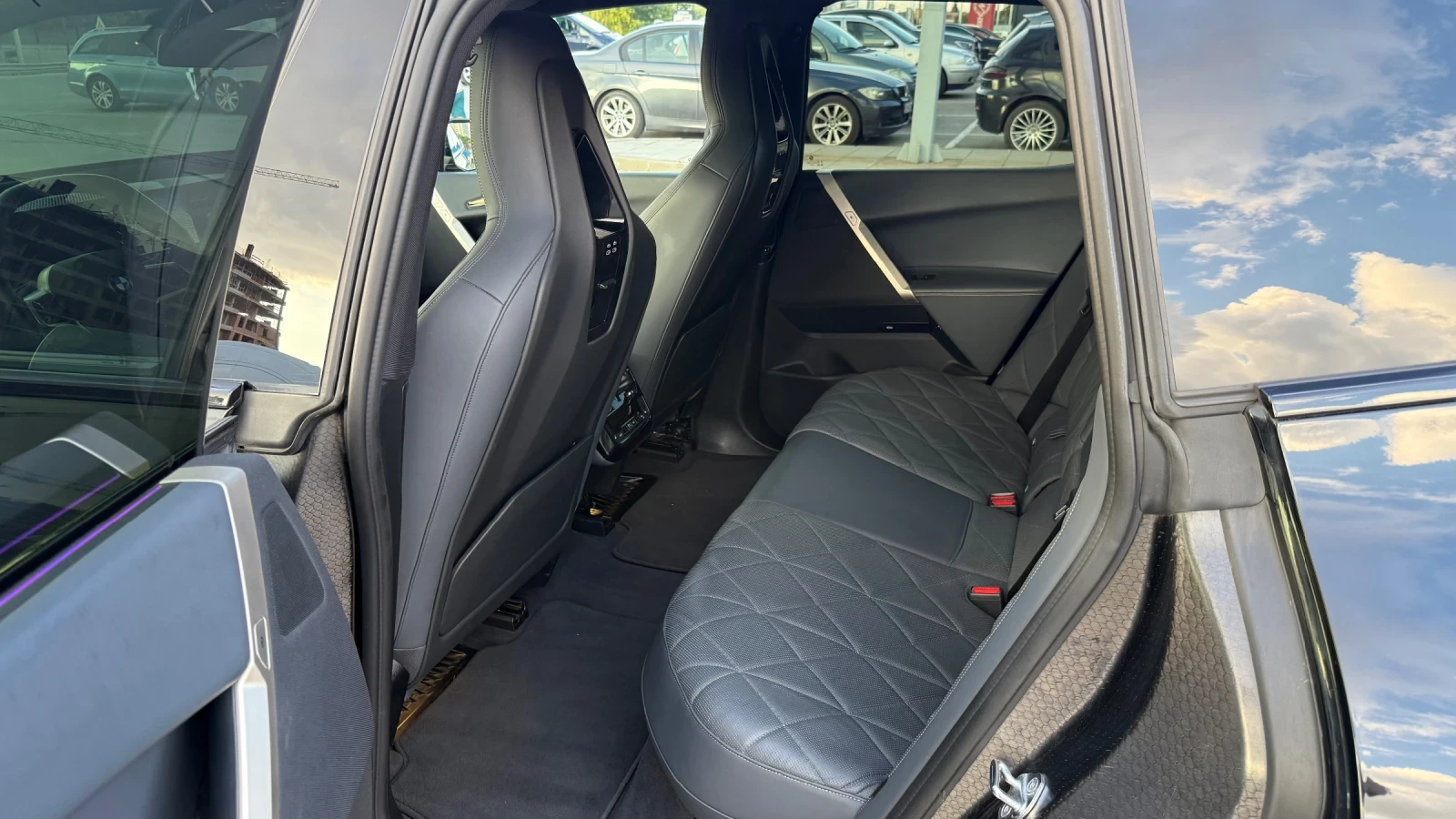 BMW iX 40xDrive LASER PANO HEADUP 360, снимка 10 - Автомобили и джипове - 56066355
